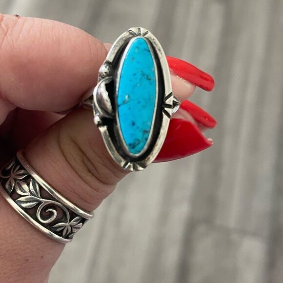 Sterling Silver & Turquoise Ring - Picture 1 of 4